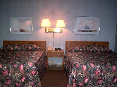 Sunflower Inn & Suites - Гарден-Сити Номер фото