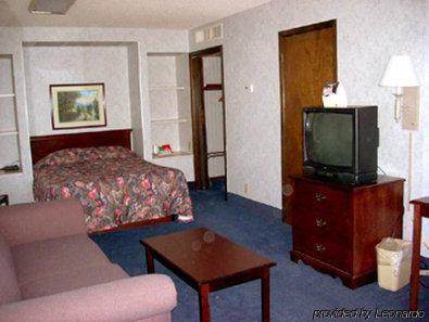 Sunflower Inn & Suites - Гарден-Сити Номер фото
