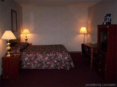 Sunflower Inn & Suites - Гарден-Сити Номер фото