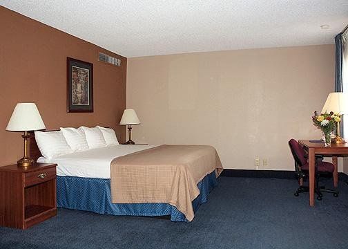 Sunflower Inn & Suites - Гарден-Сити Номер фото