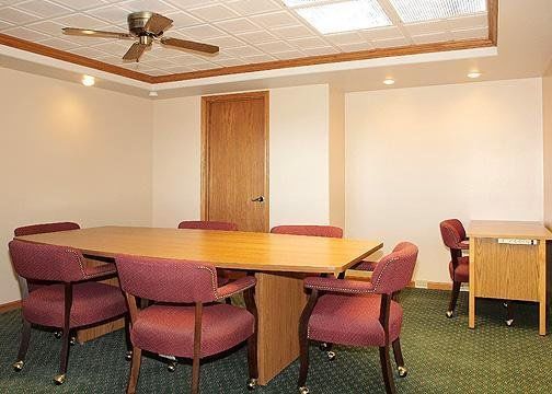 Sunflower Inn & Suites - Гарден-Сити Удобства фото