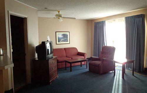 Sunflower Inn & Suites - Гарден-Сити Экстерьер фото