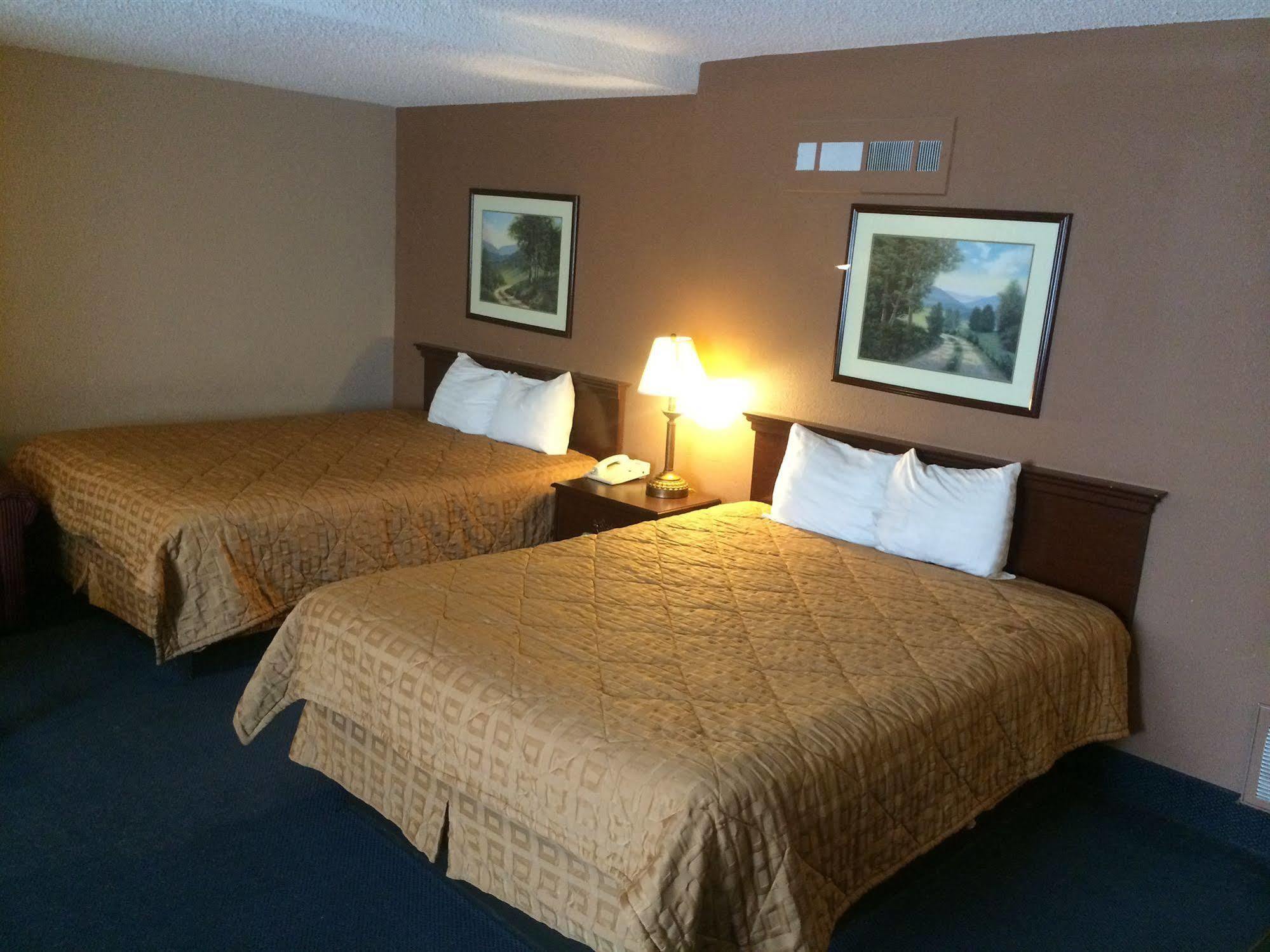 Sunflower Inn & Suites - Гарден-Сити Экстерьер фото